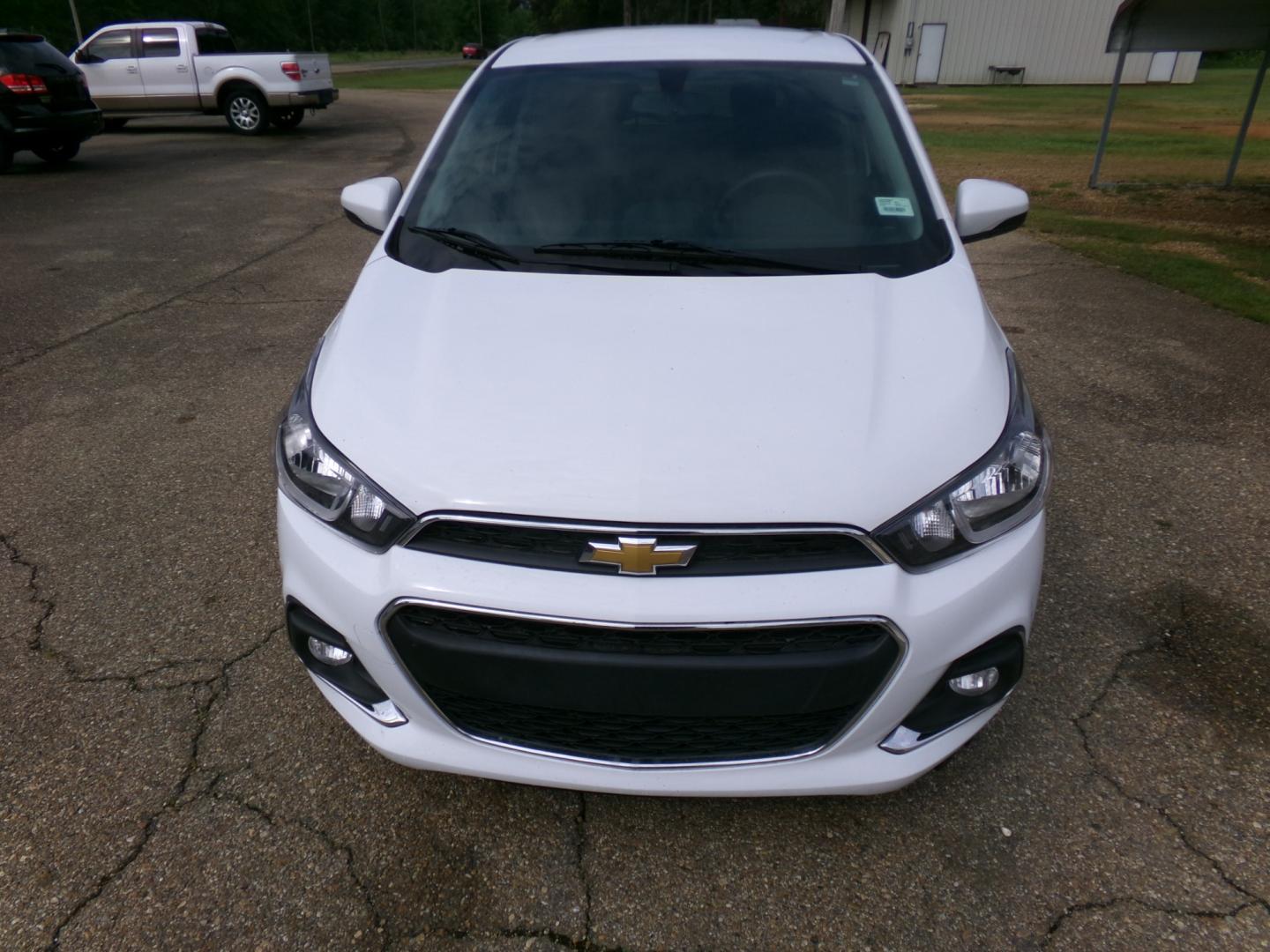 2017 White /Gray Chevrolet Spark 1LT CVT (KL8CD6SA5HC) with an 1.4L L4 16V DOHC engine, CVT transmission, located at 401 First NE, Bearden, AR, 71720, (870) 687-3414, 33.726528, -92.611519 - Photo#21